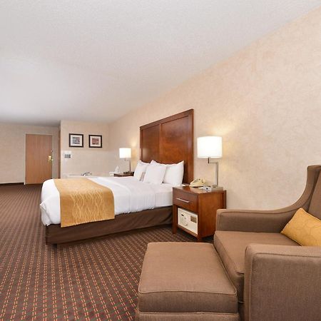 Comfort Inn & Suites Riverview Near Davenport And I-80 Le Claire Phòng bức ảnh