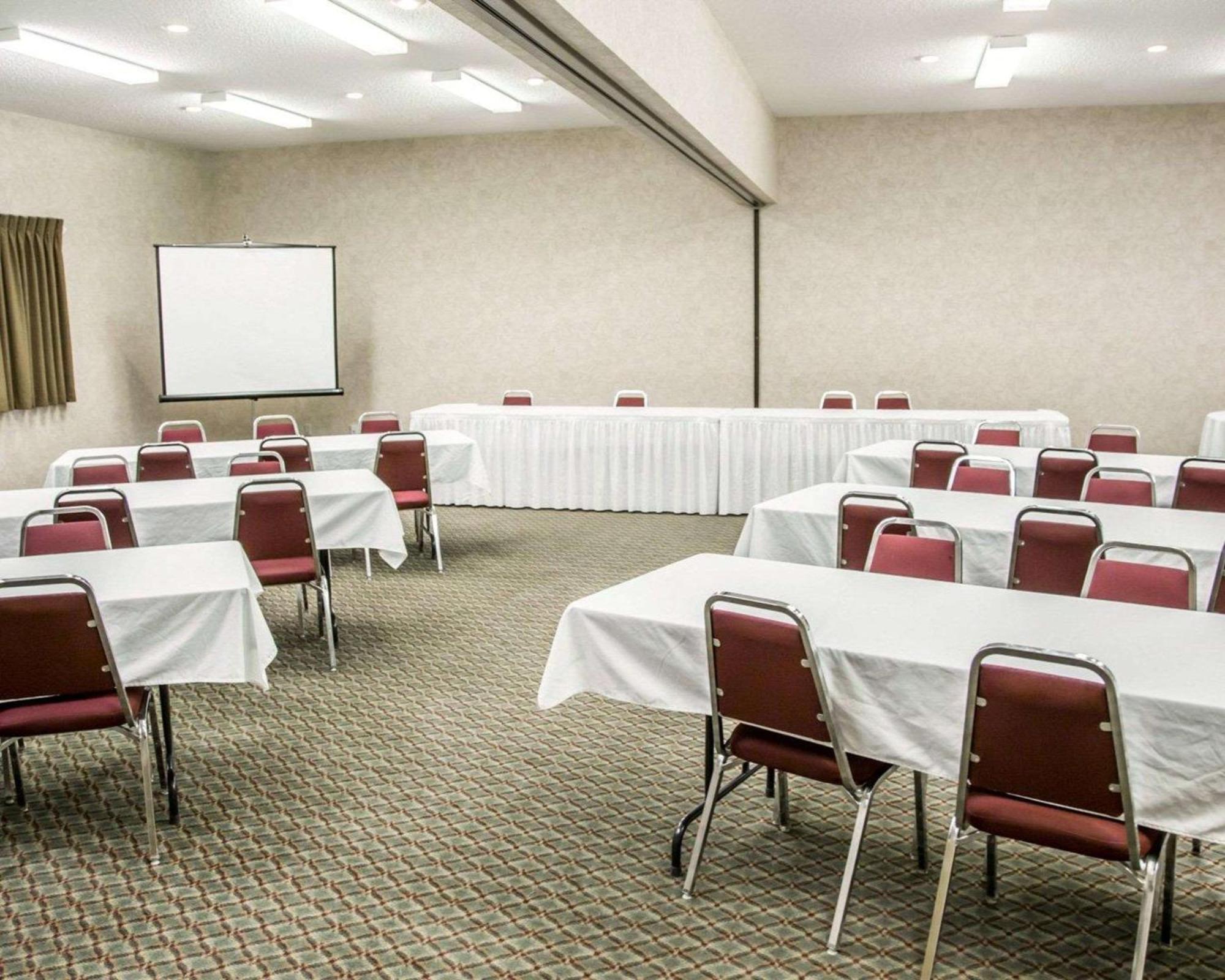 Comfort Inn & Suites Riverview Near Davenport And I-80 Le Claire Ngoại thất bức ảnh