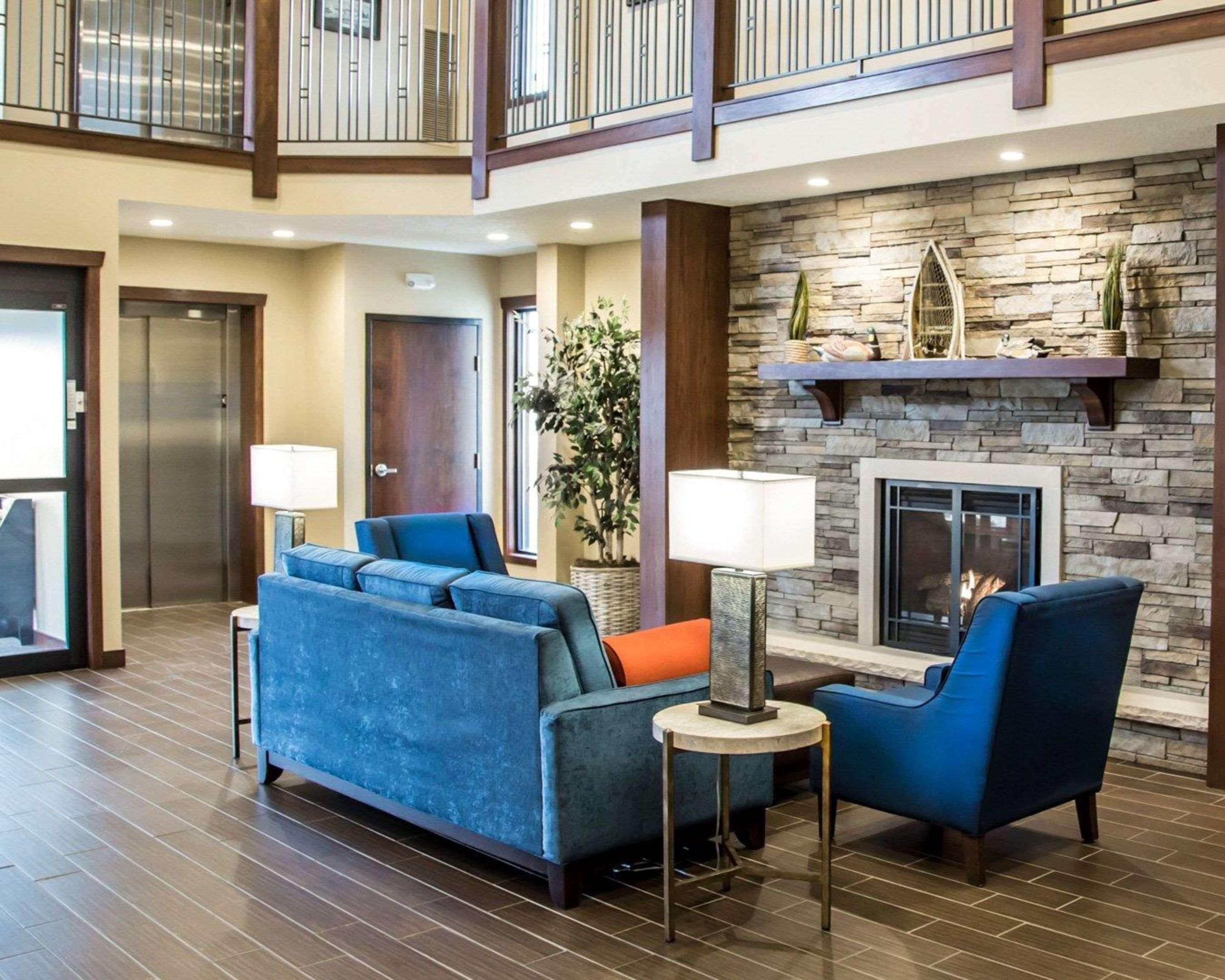 Comfort Inn & Suites Riverview Near Davenport And I-80 Le Claire Ngoại thất bức ảnh