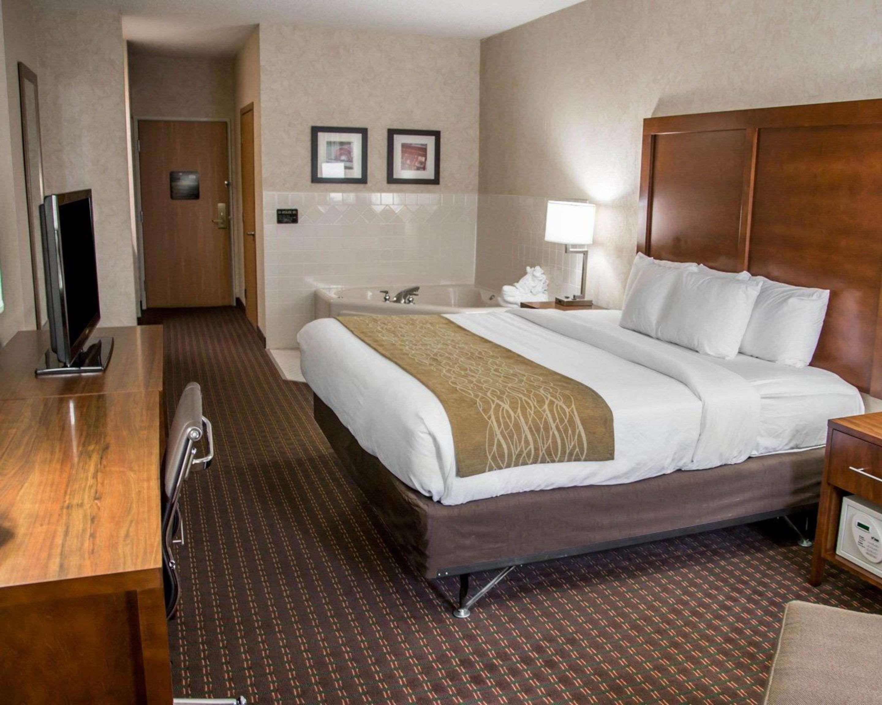 Comfort Inn & Suites Riverview Near Davenport And I-80 Le Claire Ngoại thất bức ảnh