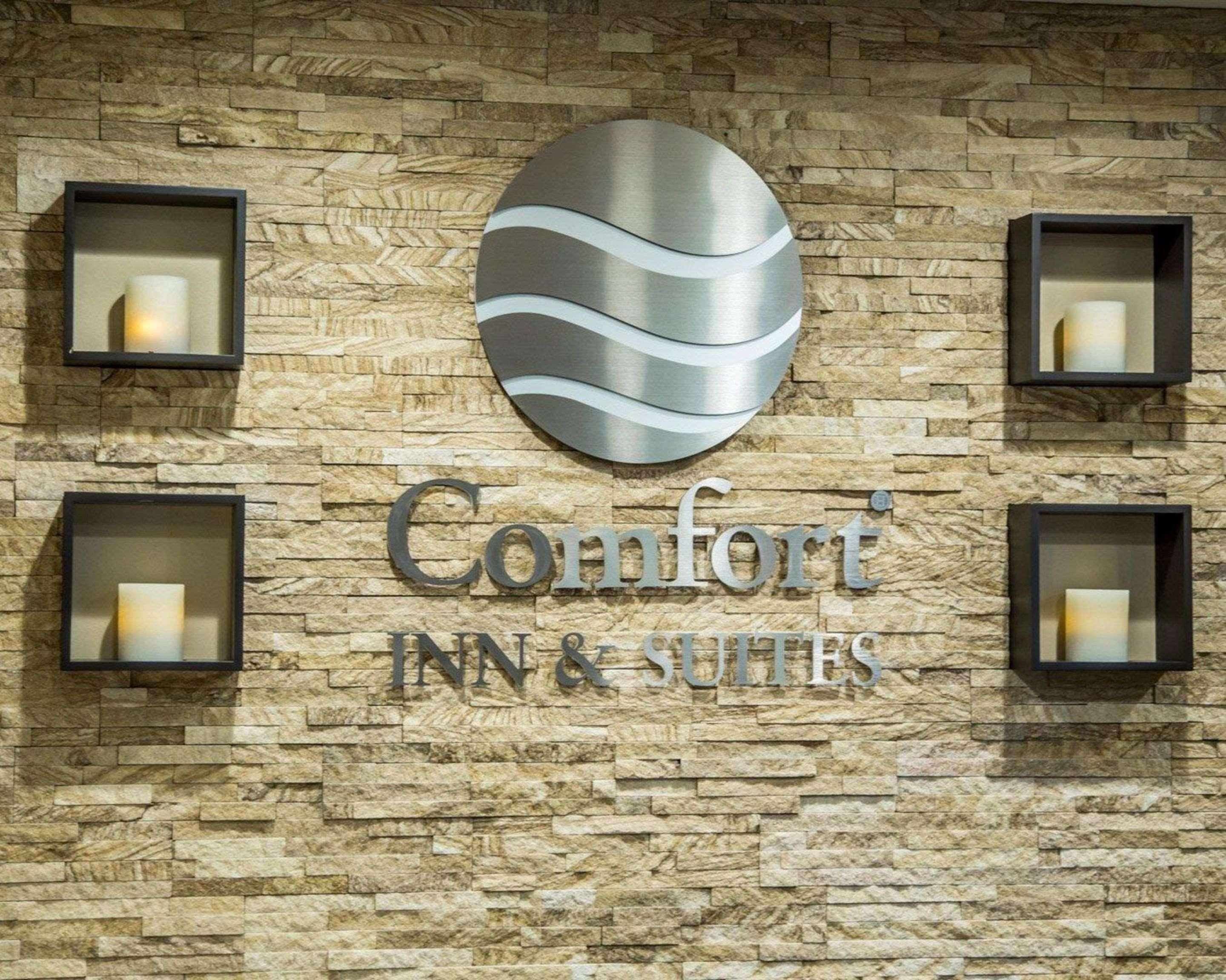 Comfort Inn & Suites Riverview Near Davenport And I-80 Le Claire Ngoại thất bức ảnh