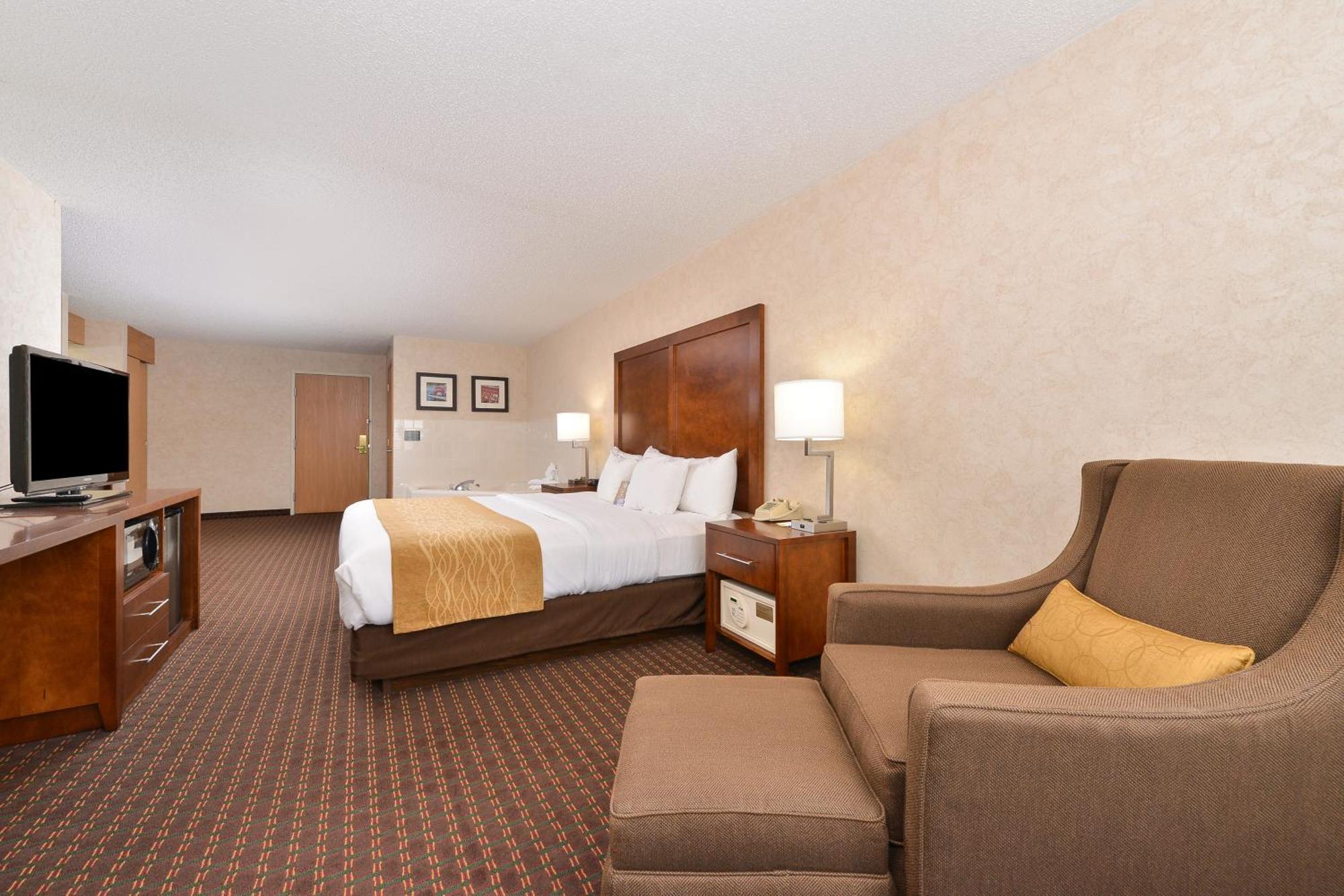 Comfort Inn & Suites Riverview Near Davenport And I-80 Le Claire Phòng bức ảnh