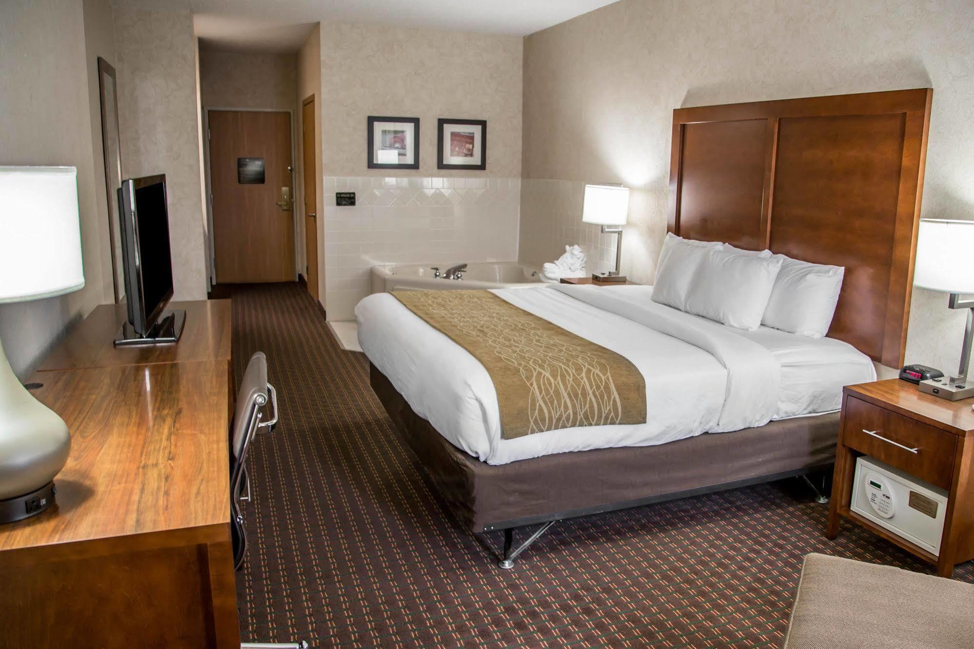 Comfort Inn & Suites Riverview Near Davenport And I-80 Le Claire Ngoại thất bức ảnh